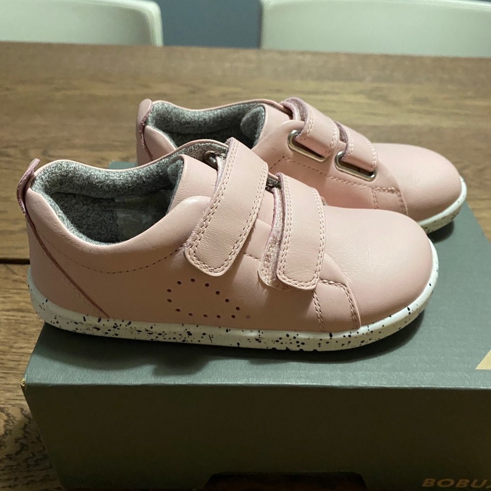 Bobux leather trainer 9US (26EU)